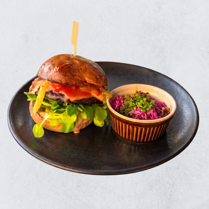 Gluténmentes burger coleslaw salátával